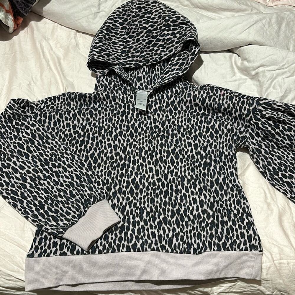 Nordstrom 10/12 lavander animal print sweatshirt hooded billow sleeve euc